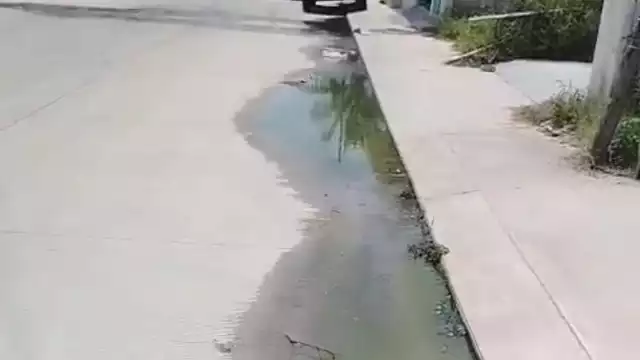 Reportan rebosamiento de aguas negras en fraccionamiento Centenario de Chetumal