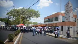 Maestros de Yucatán continúan sus protestas; ahora bloquean avenidas de Mérida