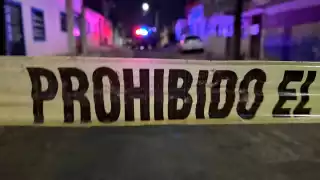 Balacean fachada de una vivienda y dejan manta con mensaje amenazante en Cancún 