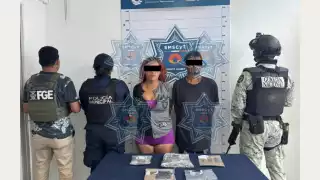 Detienen a dos personas en Cancún por presunto delito de narcomenudeo