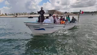 San Francisco de Asís navega por la bahía campechana entre cánticos y plegarias