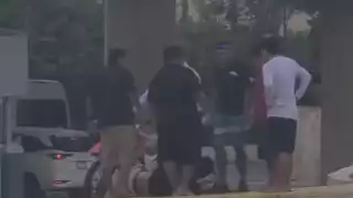 Someten a sujeto por presuntamente amenazar a dueños de un negocio en Puerto Aventuras: VIDEO