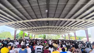 Los maestros disfrutaron del convivio que organizó el municipio por su día.