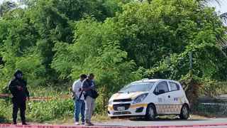 Preocupó a la esposa del chofer que, momentos antes, éste le había informado que, al parecer, alguien lo seguía en otro vehículo y decidió pedir ayuda al 911