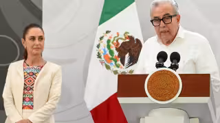 El gobernador con licencia Rubén Rocha Moya y la Presidenta Claudia Sheinbaum.