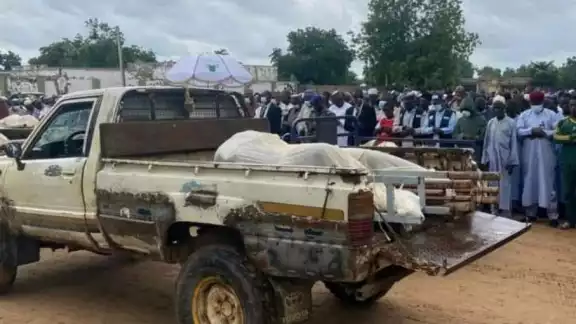 En Nigeria se reportaron al menos 81 muertos en el ataque a una aldea atribuido a Boko Haram En Nigeria se reportaron al menos 81 muertos en el ataque a una aldea atribuido a Boko Haram