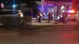 Emergencia en Champotón: mujer embarazada derrapa en motocicleta por hoyo en avenida