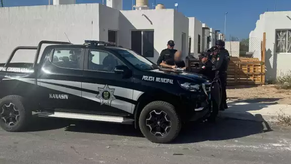Elementos de la Policía Municipal y Ecológica dan seguimiento a un reporte de abuso a una mascota Elementos de la Policía Municipal y Ecológica dan seguimiento a un reporte de abuso a una mascota