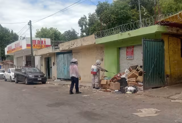 Se estableció un perímetro de seguridad para evitar que gente en la cercanía fuera afectada.