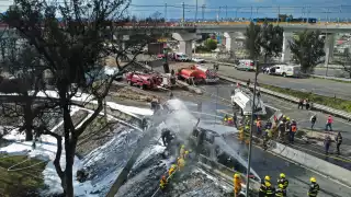 Elementos del Heroico Cuerpo de Bomberos sofocaron las llamas.