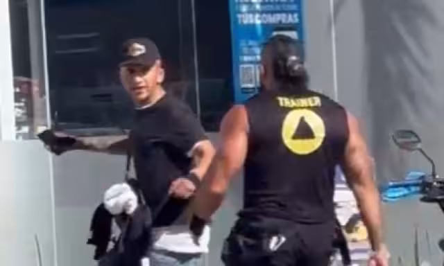 Víctimas detienen a hombre que intentó robar una motocicleta en Cancún.