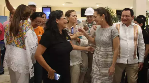 Claudia Sheinbaum arribó anoche a la estación Teya del Tren Maya desde Cancún