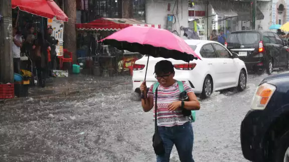 Se pronostica lluvia, rachas de viento y actividad eléctrica, pero continuará el calor