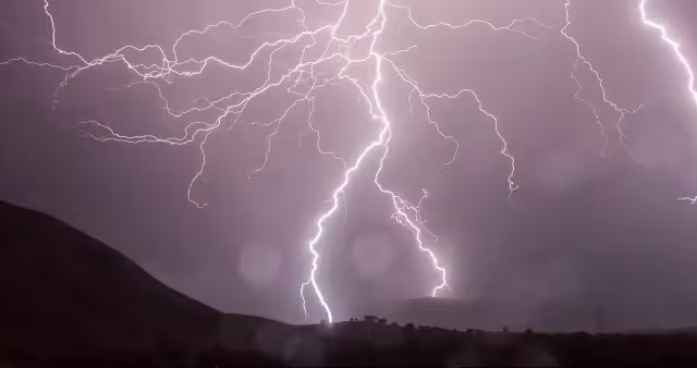 No se aconseja usar objetos metálicos o electrónicos si hay rayos.