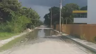Ciudadanos exigen obras pluviales para evitar accidentes en calles inundadas