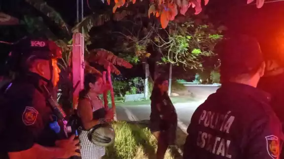 Vecinos llamaron a las autoridades para poner un alto a la discusión Vecinos llamaron a las autoridades para poner un alto a la discusión