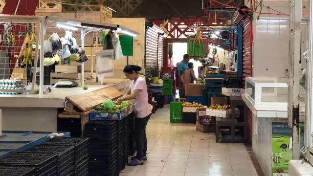 Varios productos de la canasta básica registraron un aumento significativo.