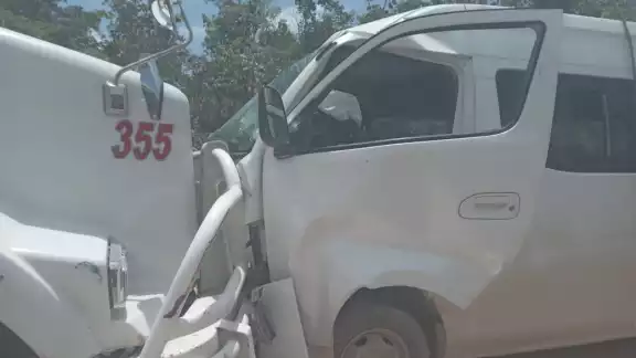 Trabajadores del Tren Maya resultan heridos por accidente en una van Trabajadores del Tren Maya resultan heridos por accidente en una van