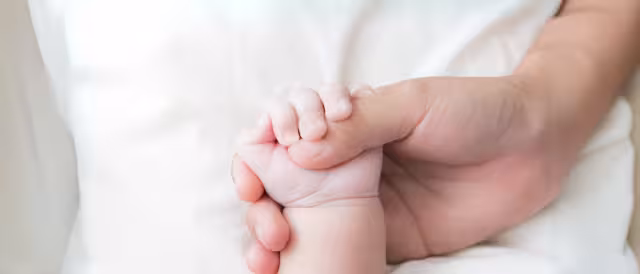 Un video viral muestra a oficiales de la PBI realizando RCP para salvar a una bebé que se asfixiaba en la estación Merced del Metro.