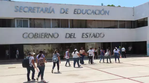 Los maestros aseguran que desde hace seis años vienen solicitando el aumento al salario Los maestros aseguran que desde hace seis años vienen solicitando el aumento al salario