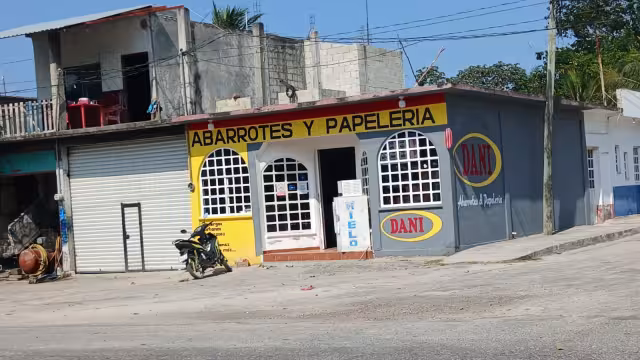 Un hombre armado asaltó una tienda en la colonia Carlos Salinas de Gortari.