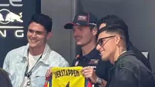 Max se pinta de azulcrema en el GP de México