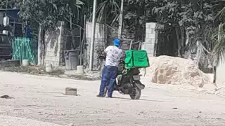 Motorrepartidor denuncia a elementos  de Seguridad Ciudadana por presunto robo en Tulum