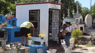 Repuntan visitas a los cementerios en Mérida