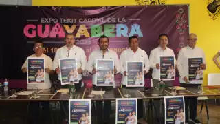 El evento incluye bailes con grupos nacionales y locales, así como  presentaciones culturales.