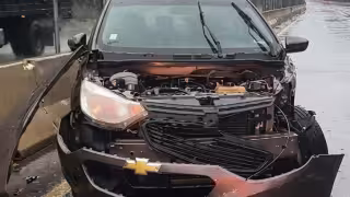 Joven conductor intenta salvar a un venado y termina accidentado en la Mérida-Valladolid