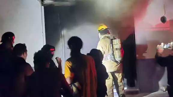 El fuego fue sofocado, pero ya había consumido todo el local El fuego fue sofocado, pero ya había consumido todo el local