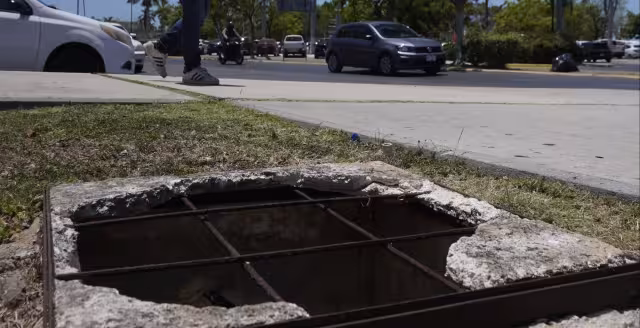 Falta de mantenimiento convierte registros en riesgo diario en el Centro