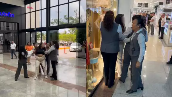 La mujer intentó huir tras ser descubierta robando, pero fue detenida antes de llegar a la salida de la Plaza Las Américas La mujer intentó huir tras ser descubierta robando, pero fue detenida antes de llegar a la salida de la Plaza Las Américas