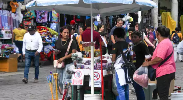 Autoridades analizan un plan para delimitar espacios destinados al comercio de artefactos explosivos