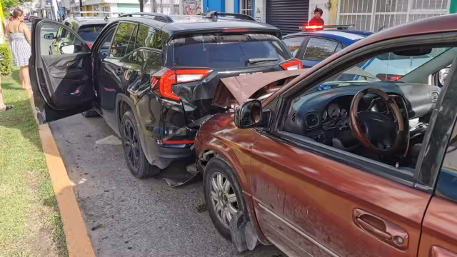 La conductora en estado de ebriedad provocó la carambola.