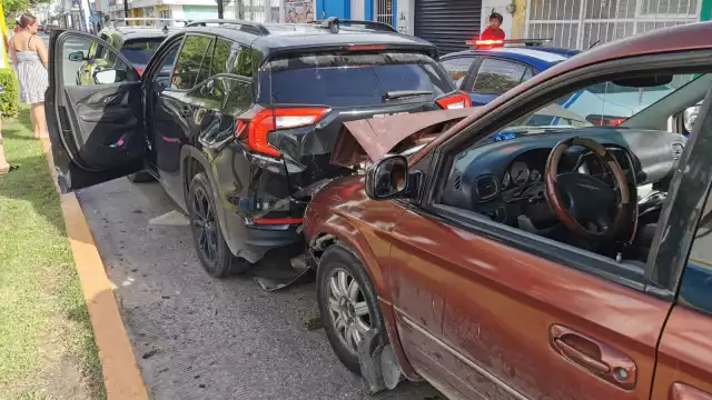 La conductora en estado de ebriedad provocó la carambola.