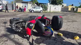 Automóvil cierra el paso a motociclista y provoca accidente en Campeche