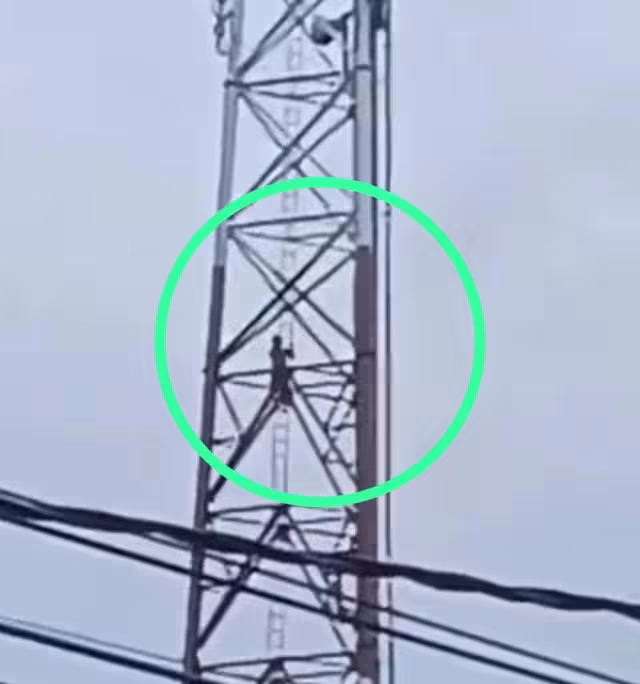 El individuo logró ser bajado tras dialogar con un agente policiaco