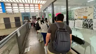 Jóvenes abarrotan los módulos del Va y Ven: esperan hasta dos horas para renovar la tarjeta estudiantil