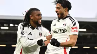 La celebración del atacante mexicano