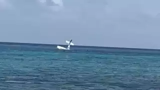 Avioneta se desploma en el mar en Cozumel: VIDEO