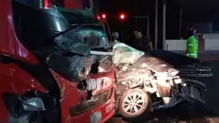 Accidente entre automóvil y autobús de ADO en Cancún deja un fallecido