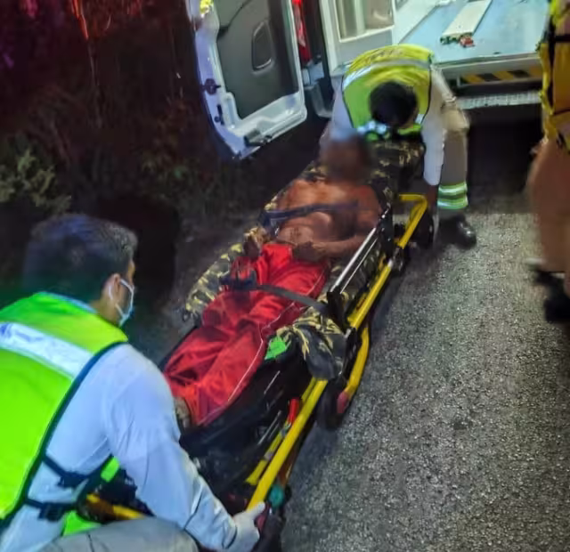 Policías solicitaron la presencia de paramédicos debido a la condición de salud del hombre