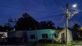 ¡Apagón peninsular! Se quedan sin luz Campeche, Quintana Roo y Yucatán; Presidenta Sheinbaum informa que ya se restablece el servicio