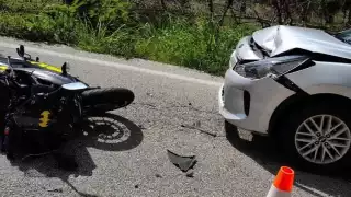Motociclista se impacta contra camioneta en carretera Seybaplaya–Champotón