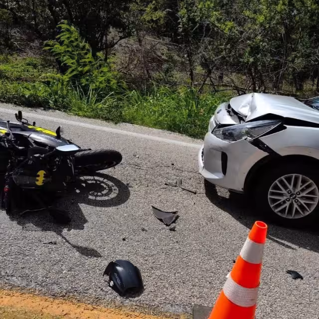 Accidente en la carretera: motociclista circulaba a exceso de velocidad