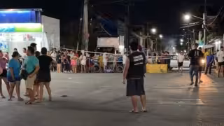 ¡Siguen sin luz en Cancún! Habitantes del fraccionamiento Arrecifes bloquean avenida Talleres para exigir solución