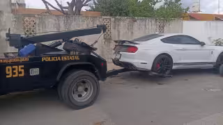 SSP retira un vehículo que habría sido abandonado en calles de Mérida