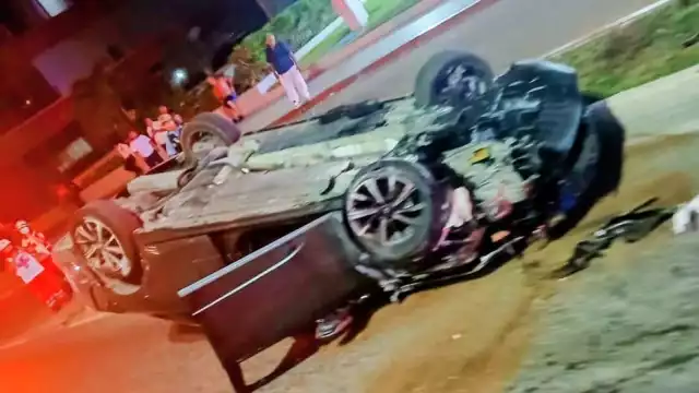 A pesar de lo aparatoso del accidente, el conductor no sufrió heridas graves.