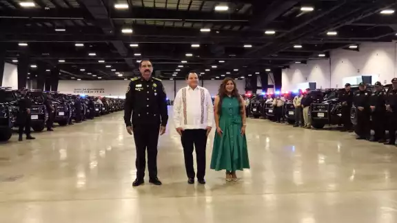 Luis Felipe Saidén recibió nuevas patrullas para la SSP del Gobierno de Yucatán Luis Felipe Saidén recibió nuevas patrullas para la SSP del Gobierno de Yucatán